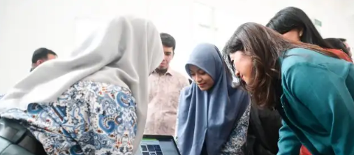 Generasi AI Indonesia: Meutya Hafid Tantang Anak Muda Jadi Pemain Global!