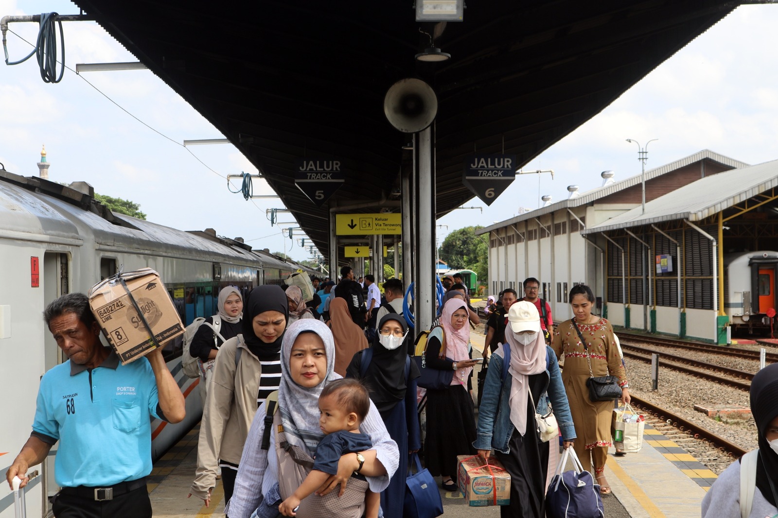 Mudik Murah Dengan Kereta Api Cakrabuana dan Gunung Jati