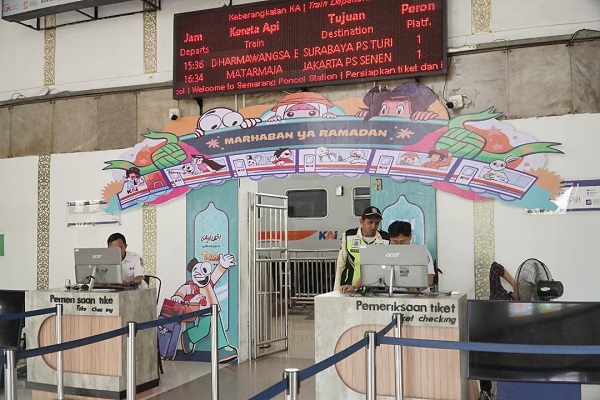 Dekorasi Lebaran KAI Daop 4 Semarang Jadikan Stasiun Lebih Ceria dan Instagramable