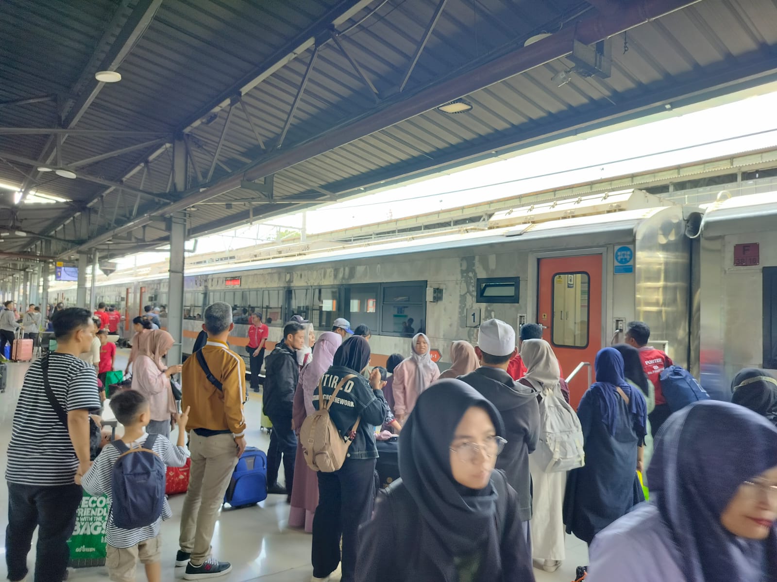 Angkutan Lebaran 2025: KAI Group Atasi Lonjakan dengan 16,3 Juta Penumpang
