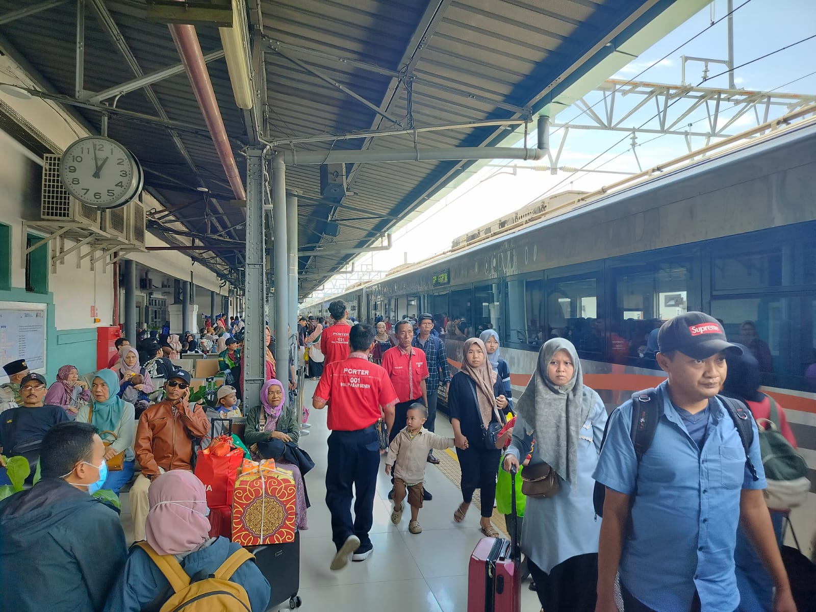 Rekor Baru di Lebaran 2025, KAI Group Layani Lebih dari 23 Juta Pelanggan dalam 22 Hari