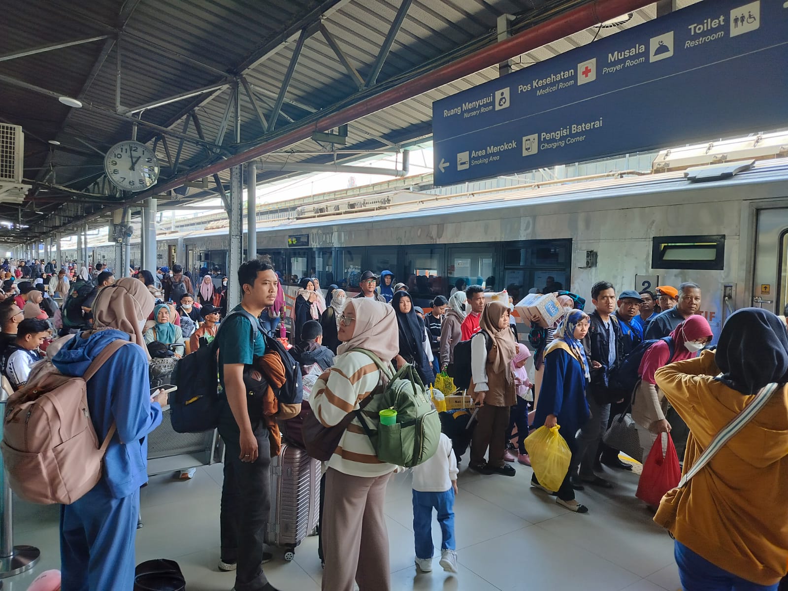 Transportasi Rel Unjuk Gigi, KAI Group Pecahkan Rekor Jumlah Penumpang Selama Angkutan Lebaran 2025