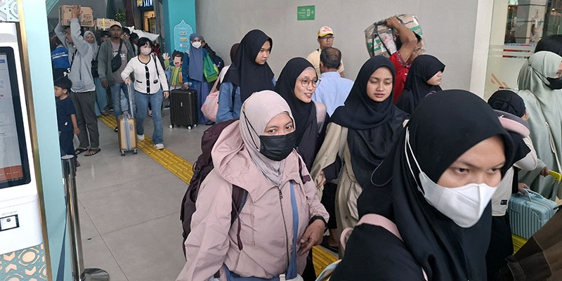 Gambir dan Pasar Senen Jadi Titik Padat Arus Balik Lebaran 2025