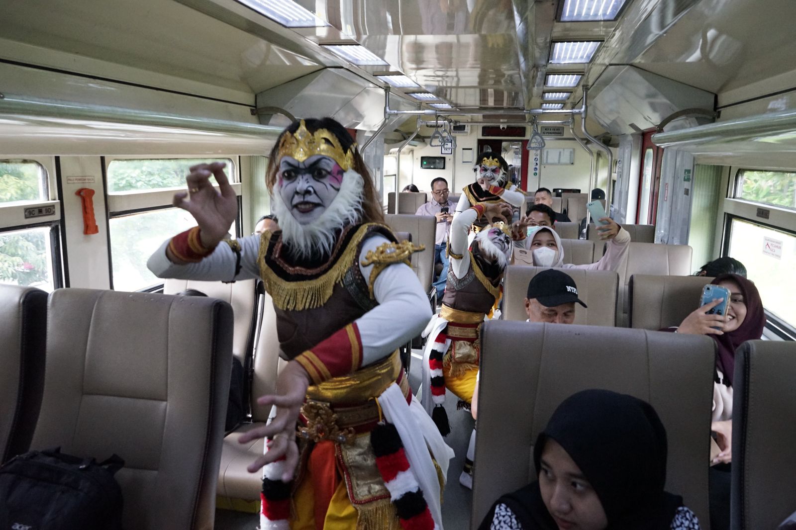 KAI Bandara Pererat Identitas Jogja dengan Beksan Wanara di KA Bandara YIA