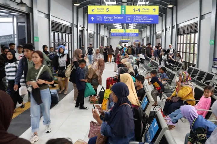 KAI Daop 2 Bandung Catat Lonjakan Penumpang Saat Libur Waisak dengan Okupansi Mencapai 135 Persen