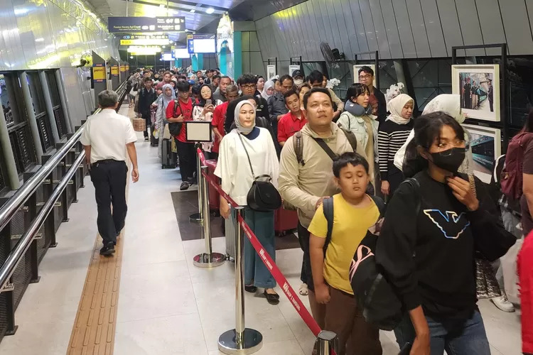 Lonjakan Penumpang Kereta Api Daop 2 Bandung Saat Libur Waisak: Okupansi Capai 135 Persen, KAI Siap Layani dengan Sistem Dinamis