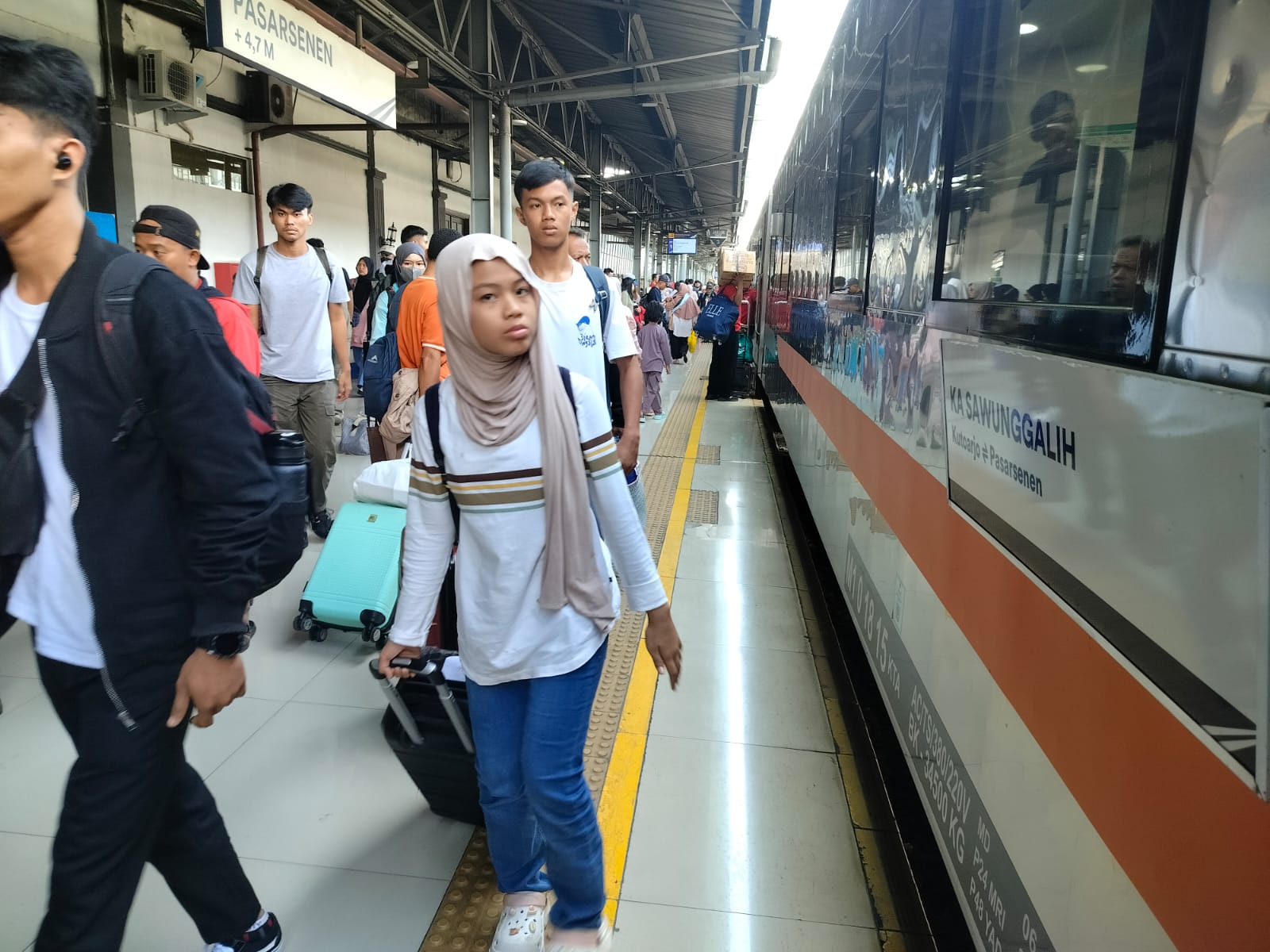 Tiket Terjual Capai 603 Ribu, Okupansi KA Hari Pertama Libur Panjang Tembus 105 Persen