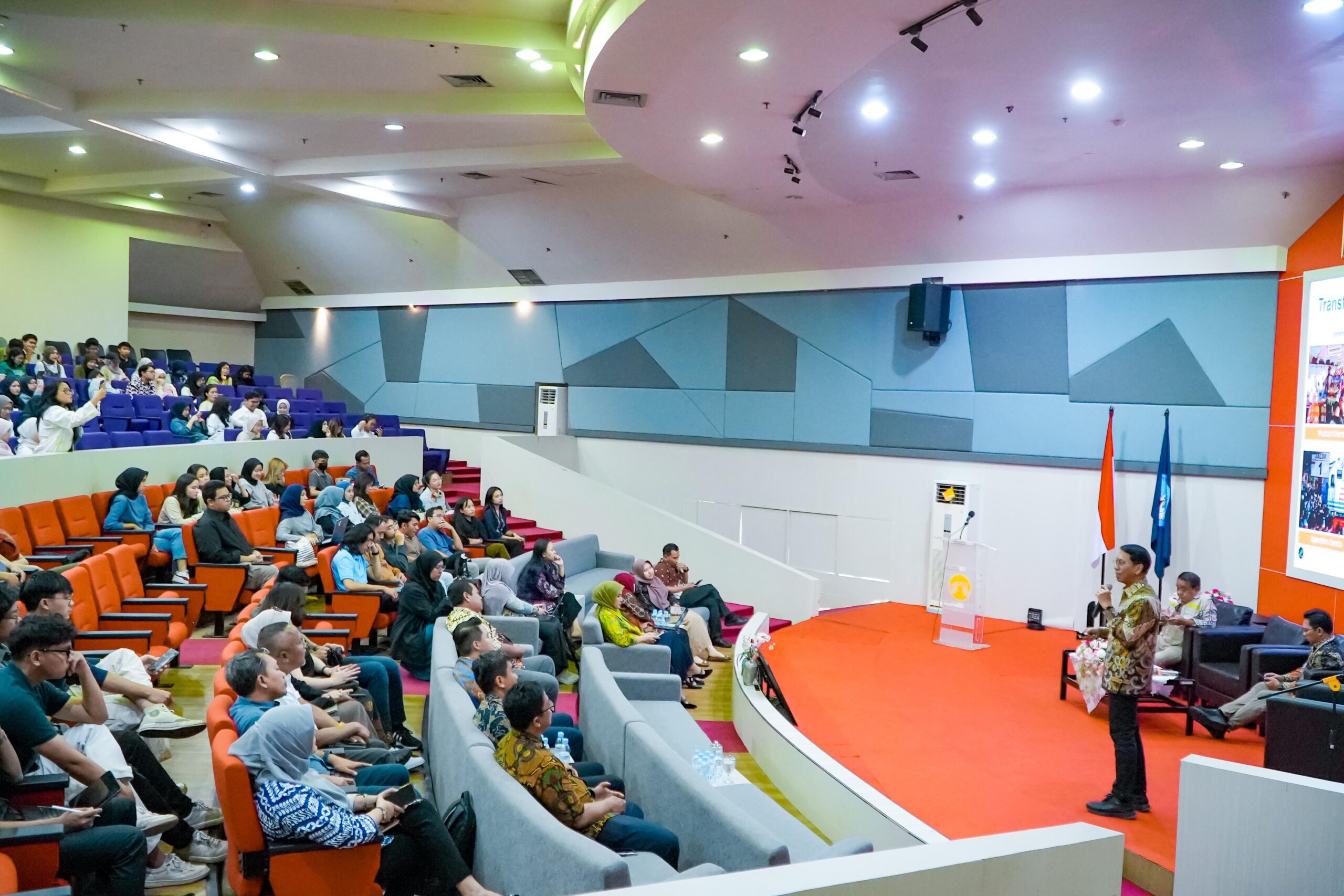 KAI Tunjukkan Komitmen Inovasi Layanan Publik dalam Diskusi CEO Talks FIA UI