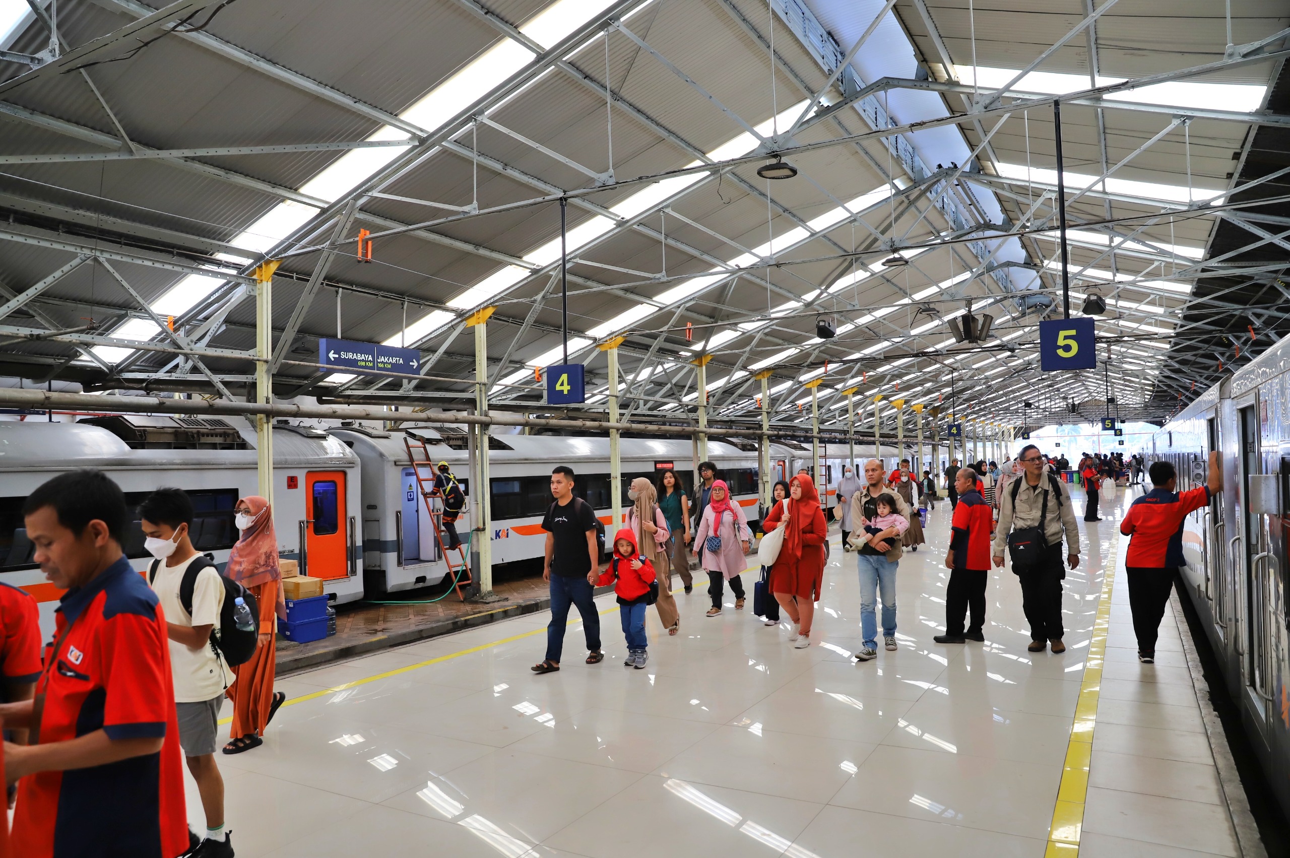 Okupansi Kereta Api Mencapai 124% Selama Libur Waisak 2025