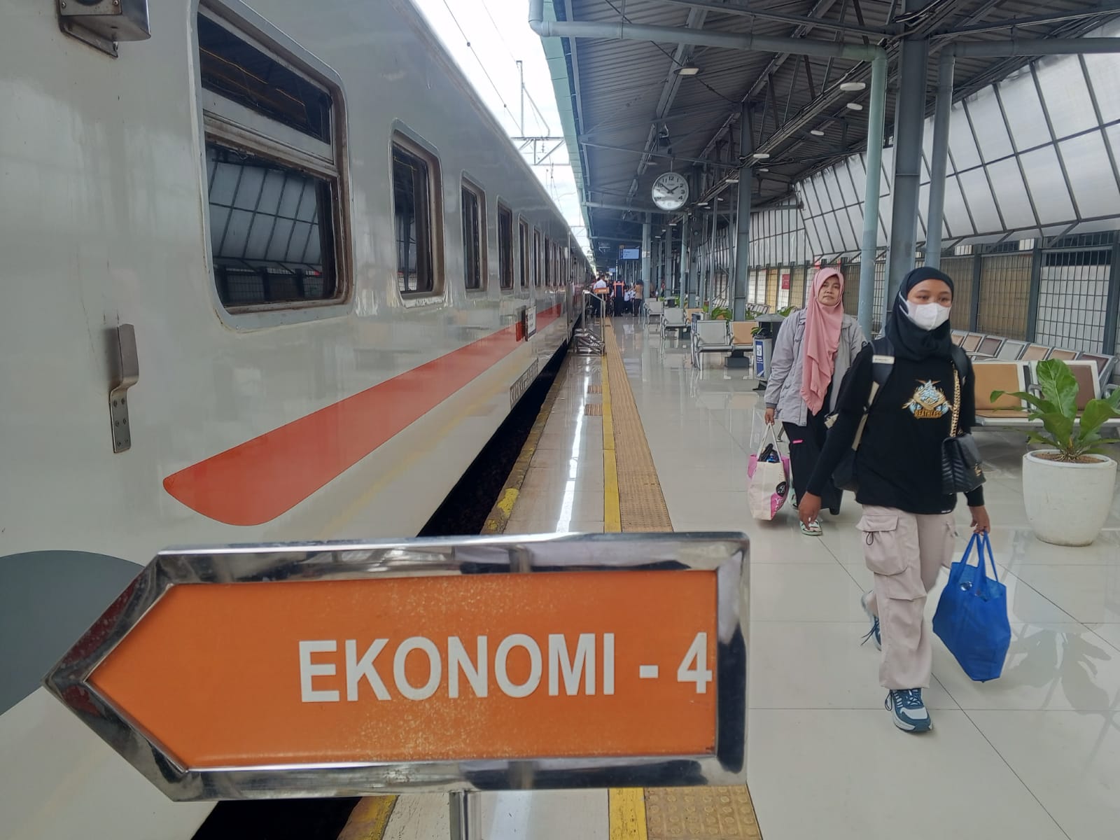 Pengembangan Layanan PSO Kereta Api 2025 Capai 421 Juta Penumpang